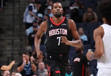 开云体育官方网-杜兰特上半场13投4中，三分2中0得到12分7篮板1助攻1封盖