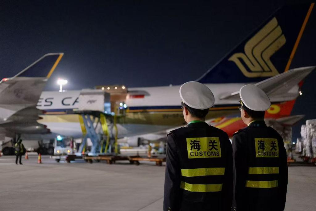 开云体育官方网址-F1数千吨精密设备跨国转运窗口期不足5天，上海海关如何护航？