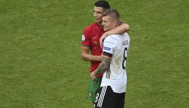 Kaiyun Sports-开云体育-克罗斯透露与C罗对话内容：我希望葡萄牙出线